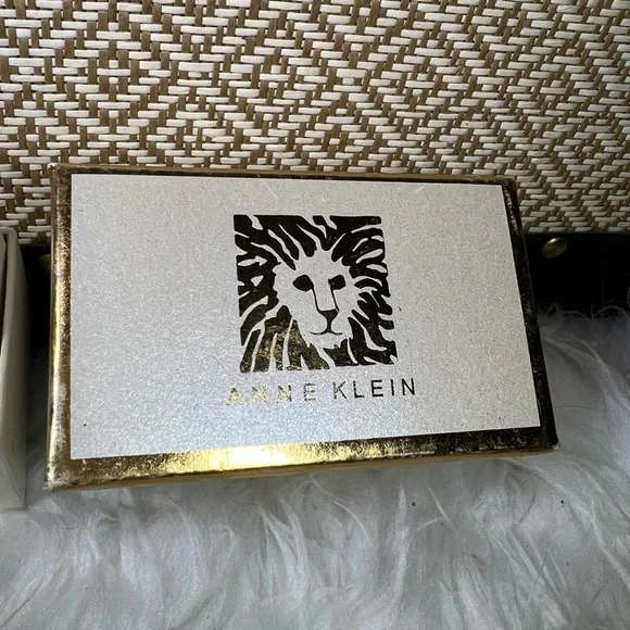Anne Klein New in Box 3 Three Gold Tone Bracelets Bangles and In Gift Box - Picture 3 of 8